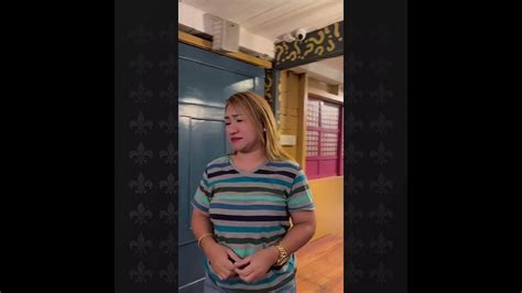 Finger Muna Habang Naghihintay ng Orders si Langonisa Seller.